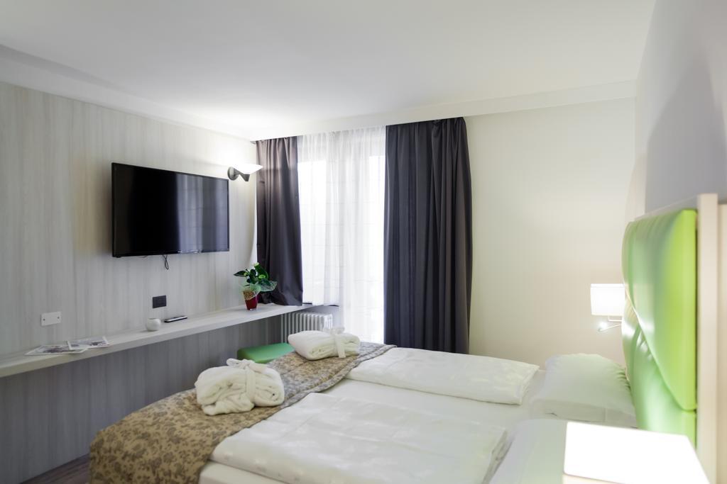 Hotel Ariston Garden & Spa Monclassico Exterior photo